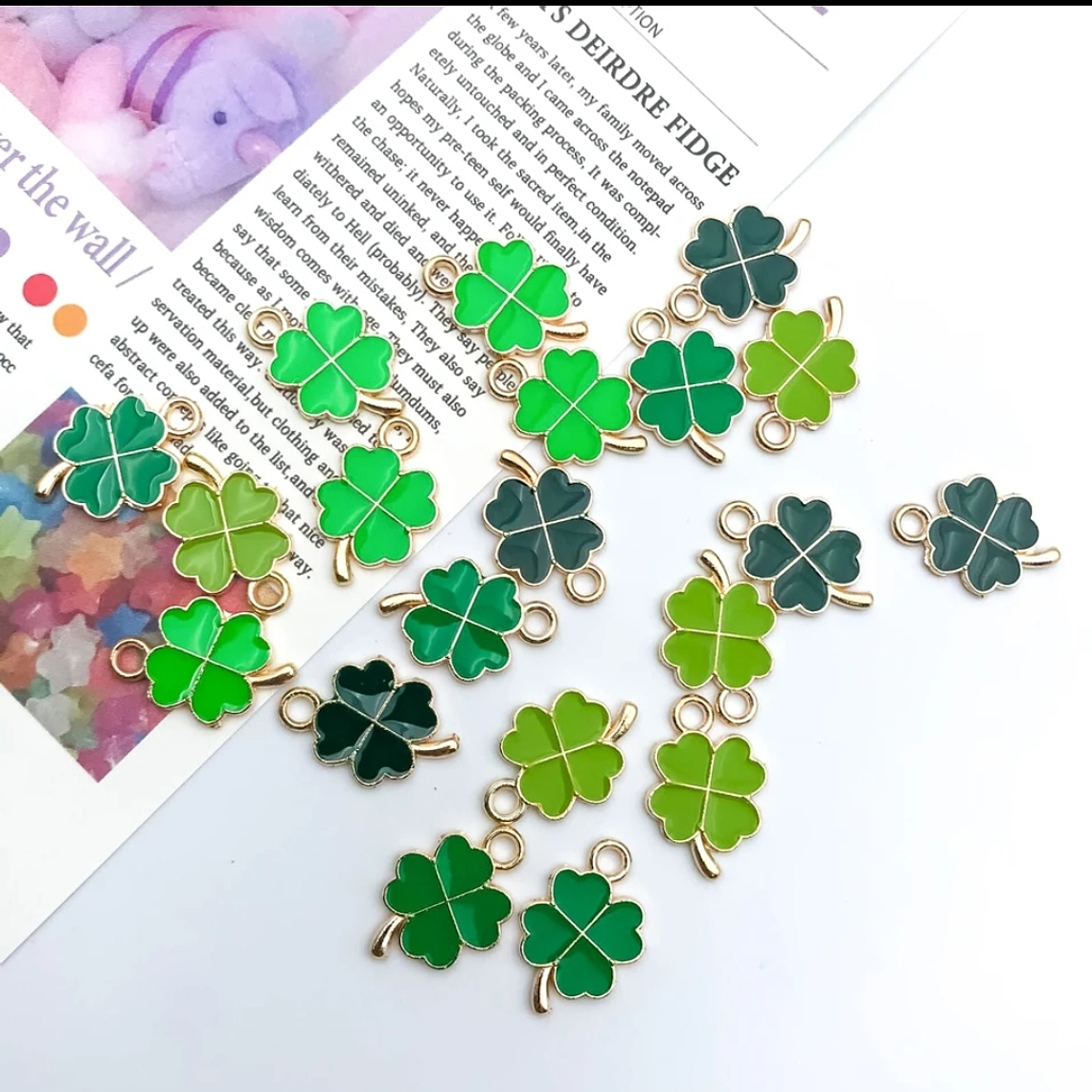 Dijes bisuteria trébol colores 1