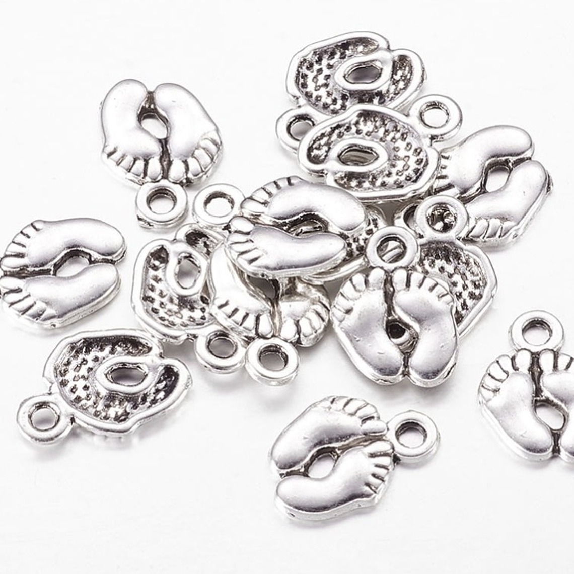 Dijes pies de bebés bautizo  1