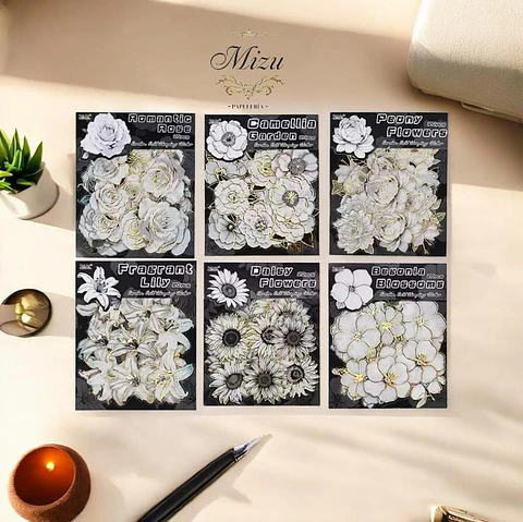 Flores Blancas con Bordes Dorados.