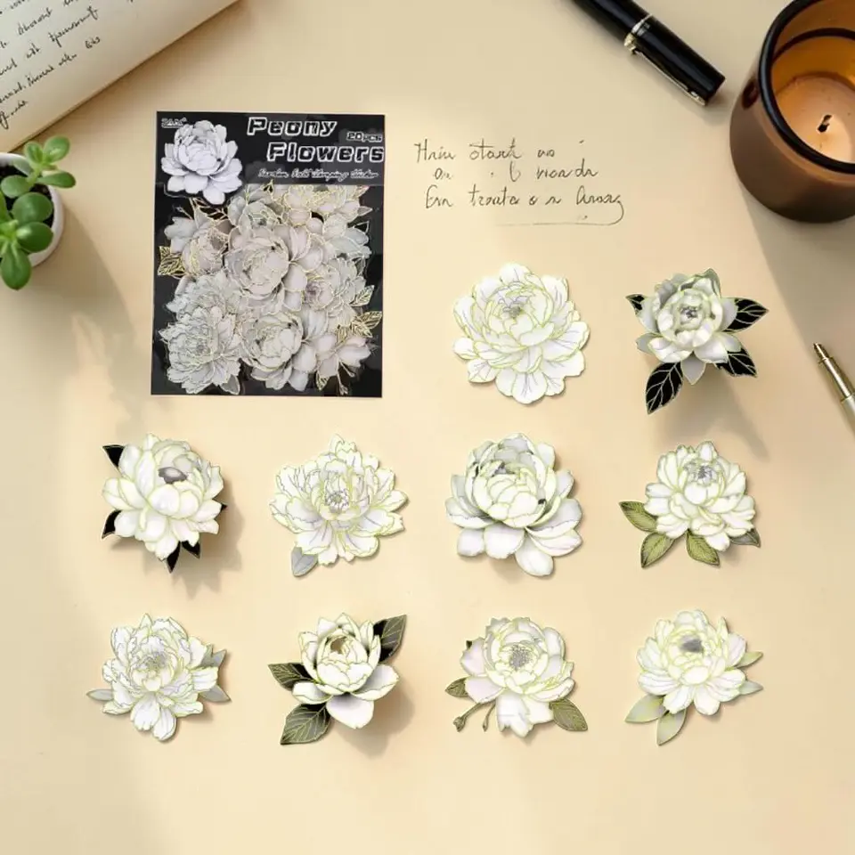 Flores Blancas con Bordes Dorados. 4