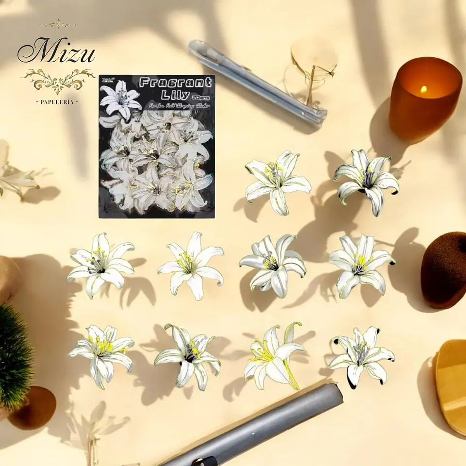 Flores Blancas con Bordes Dorados. 5