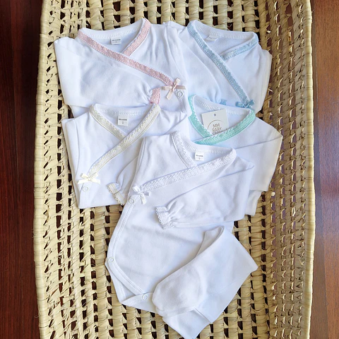 Conjunto de body e calcinhas interiores com renda, com carda