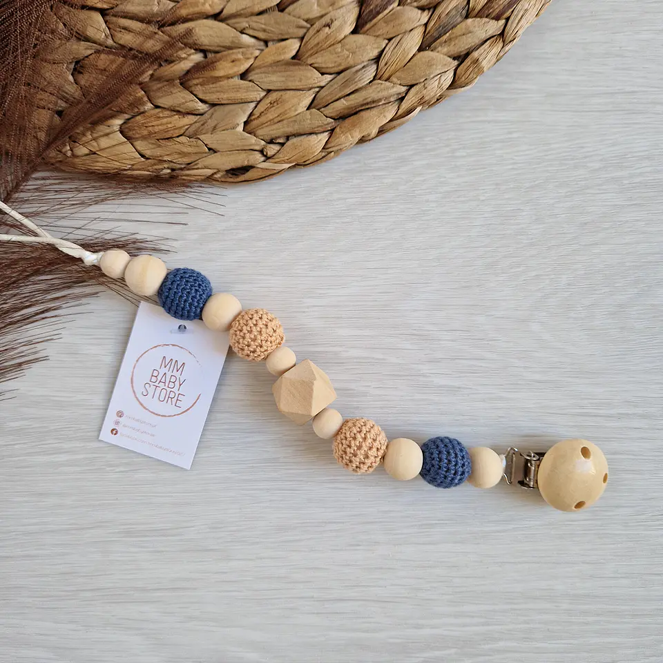 Corrente de chupeta feita à mão em tons de azul e camel 1