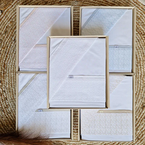 Lençóis para cama de grades bordados