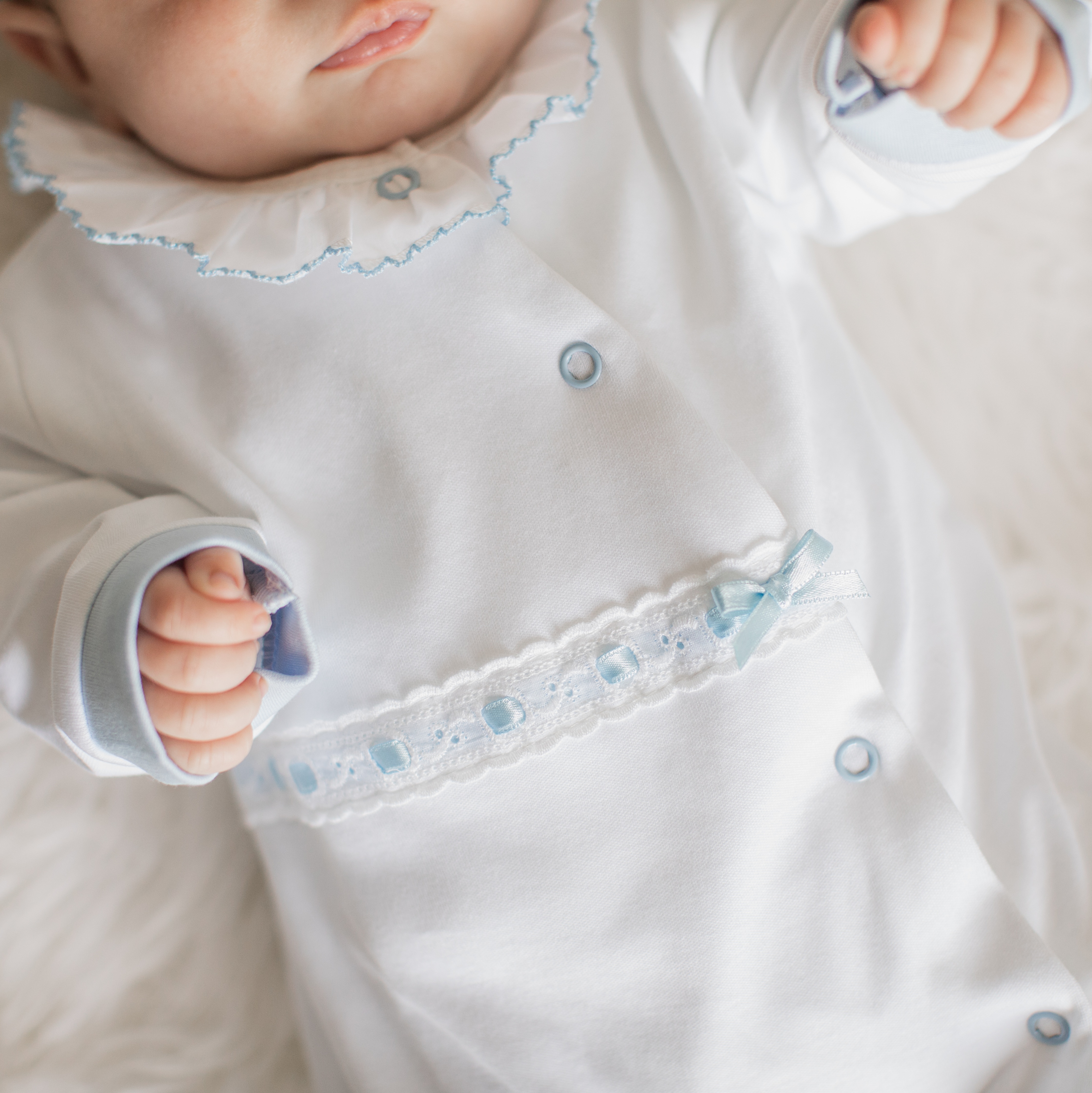 Babygrow de algodão com bordado inglês 2