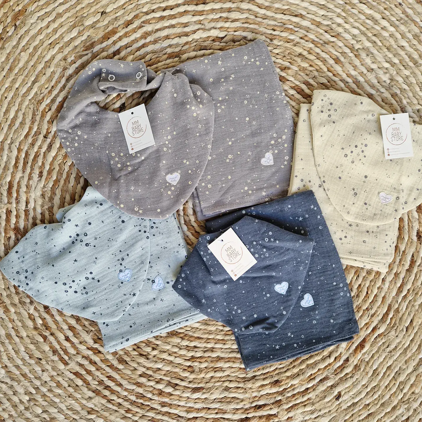 Conjunto de fralda e babete em musselina 1