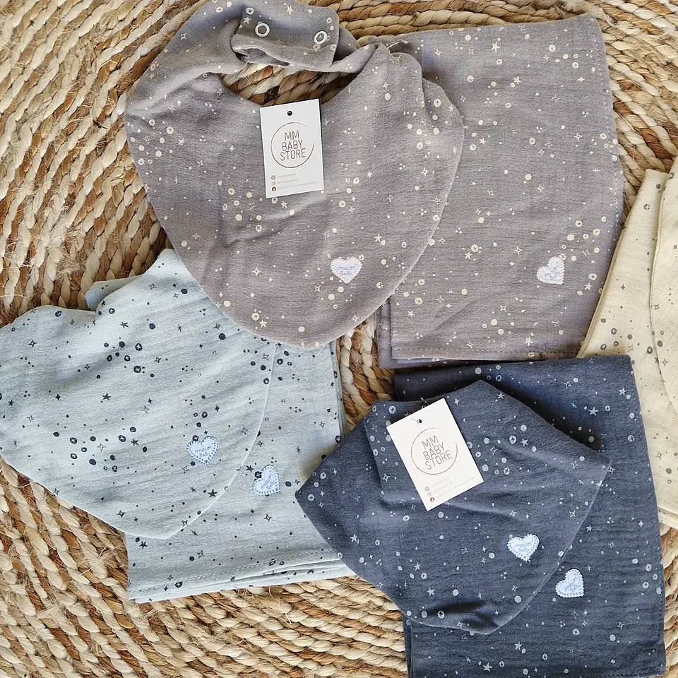 Conjunto de fralda e babete em musselina 2