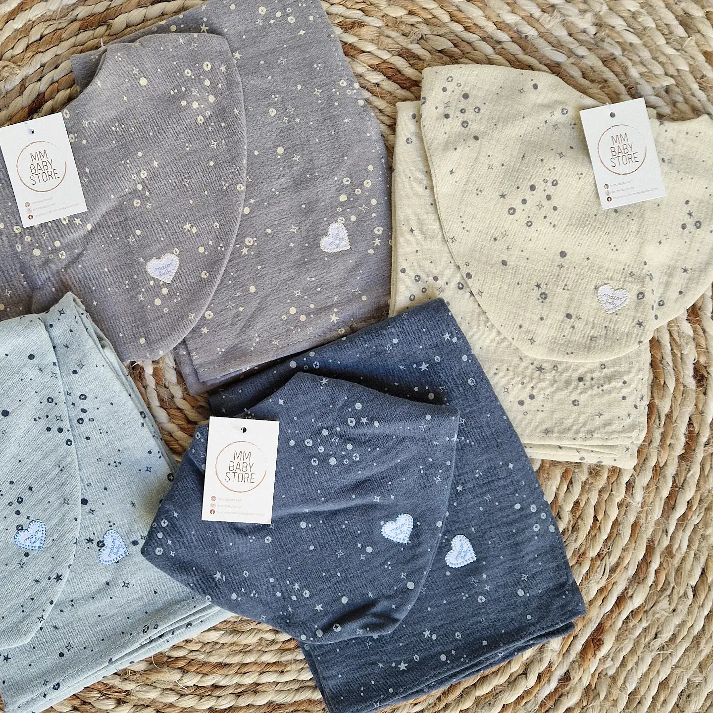 Conjunto de fralda e babete em musselina 3