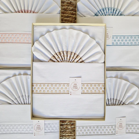 Lençóis para cama de grades bordados