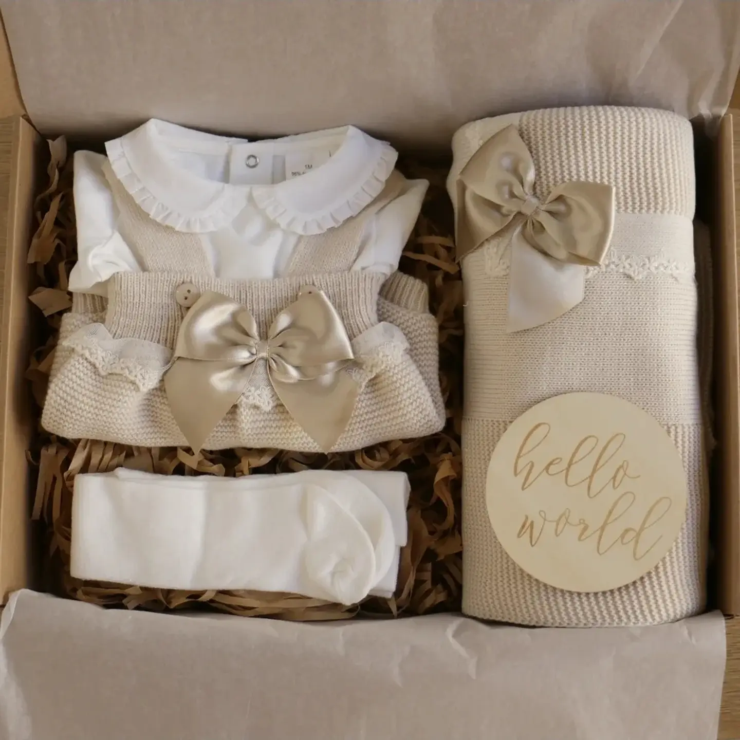 Kit Hello World Bege com laço  1