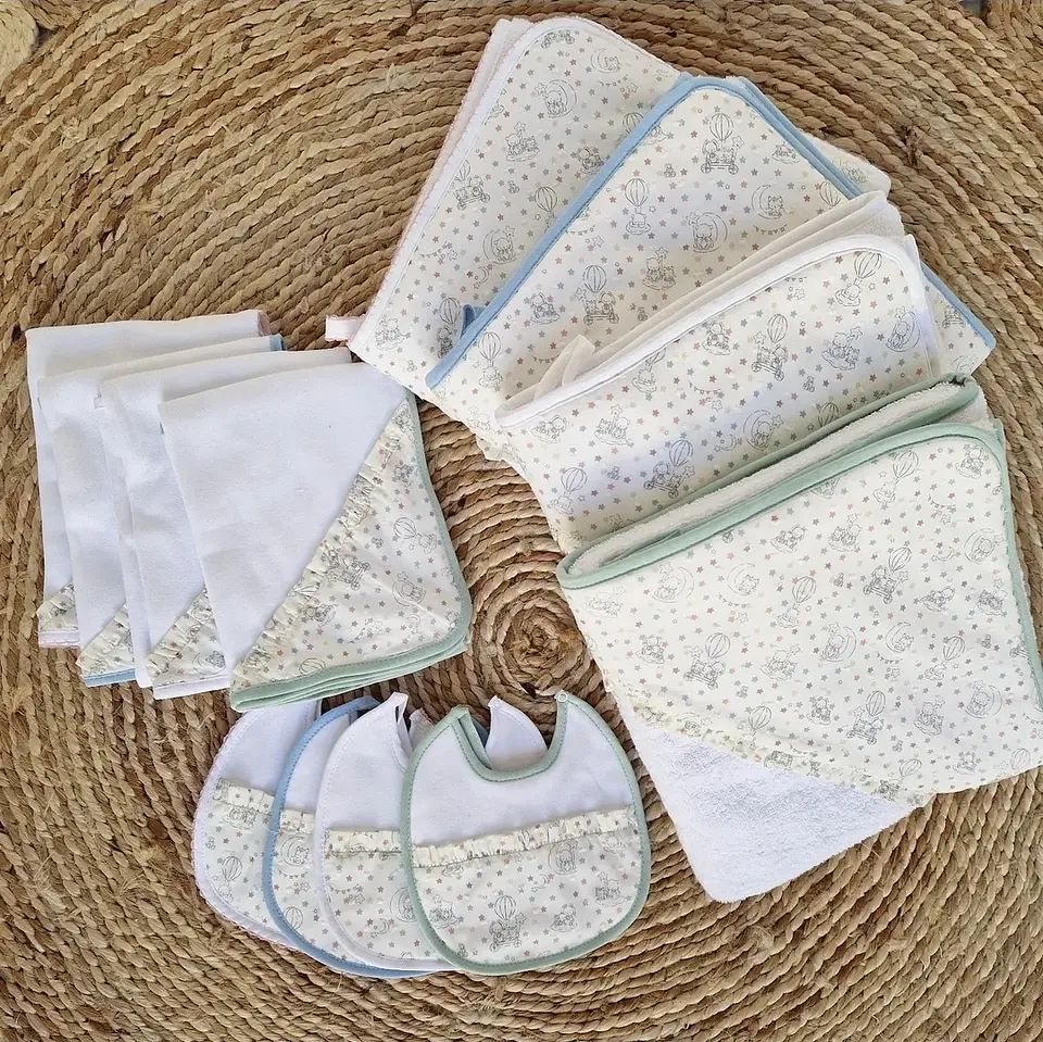Conjunto de toalha, fralda e babete 1
