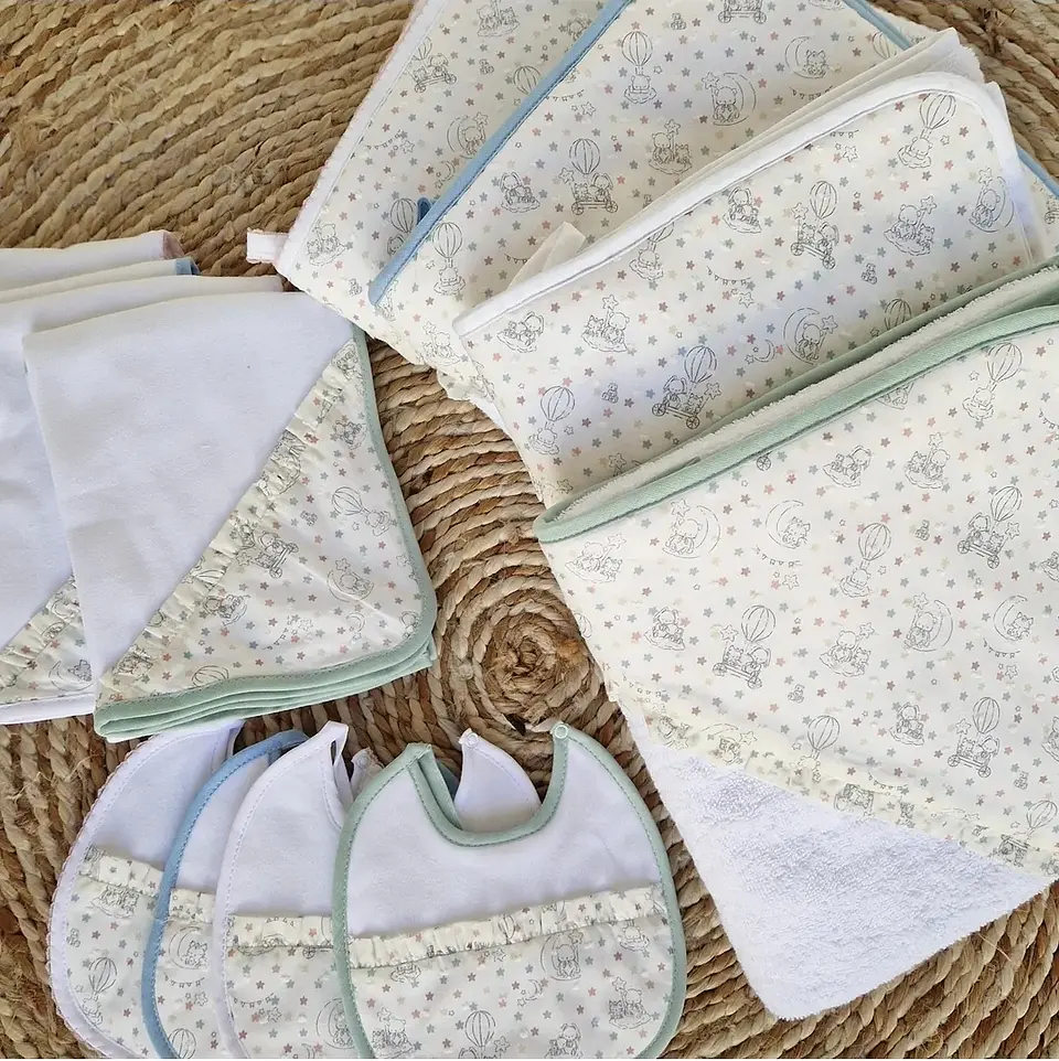 Conjunto de toalha, fralda e babete 4