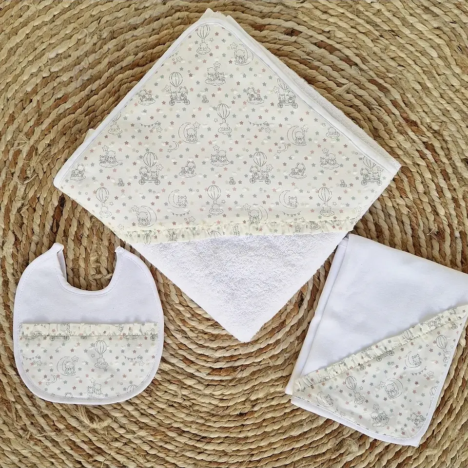Conjunto de toalha, fralda e babete 5