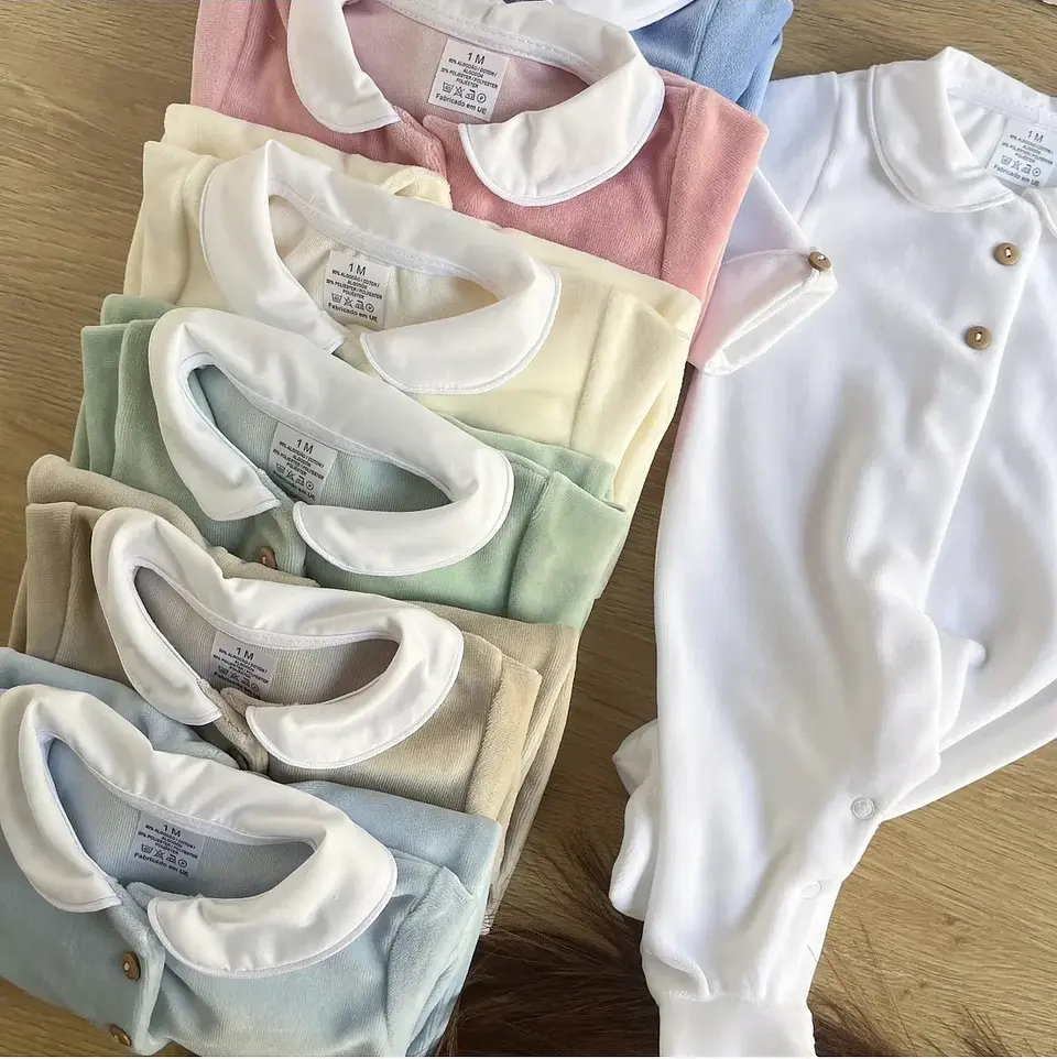 Babygrow de veludo com punho 2