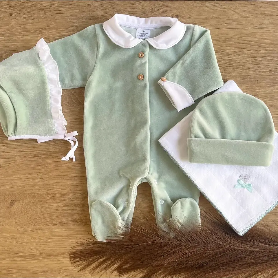 Babygrow de veludo com punho 10