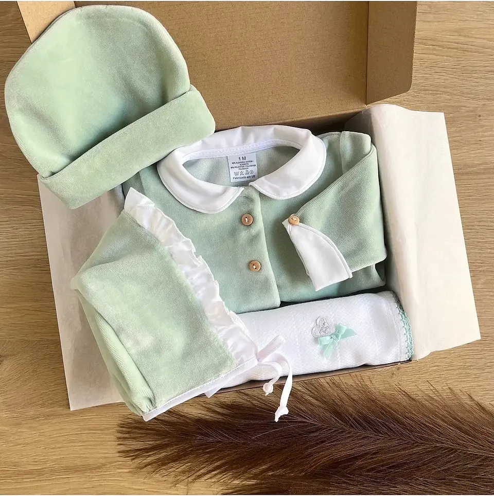 Babygrow de veludo com punho 9