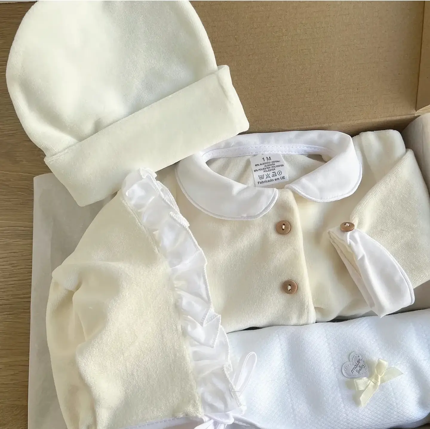 Babygrow de veludo com punho 13