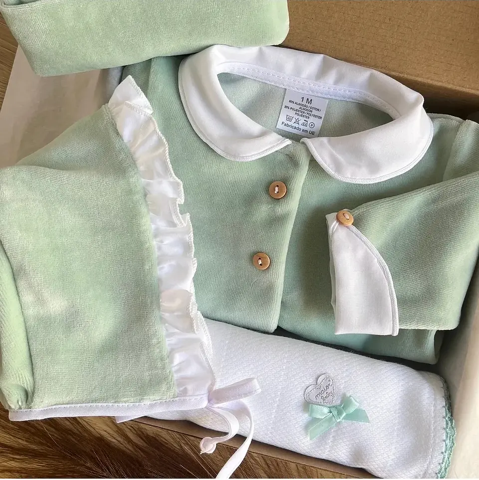 Babygrow de veludo com punho 11