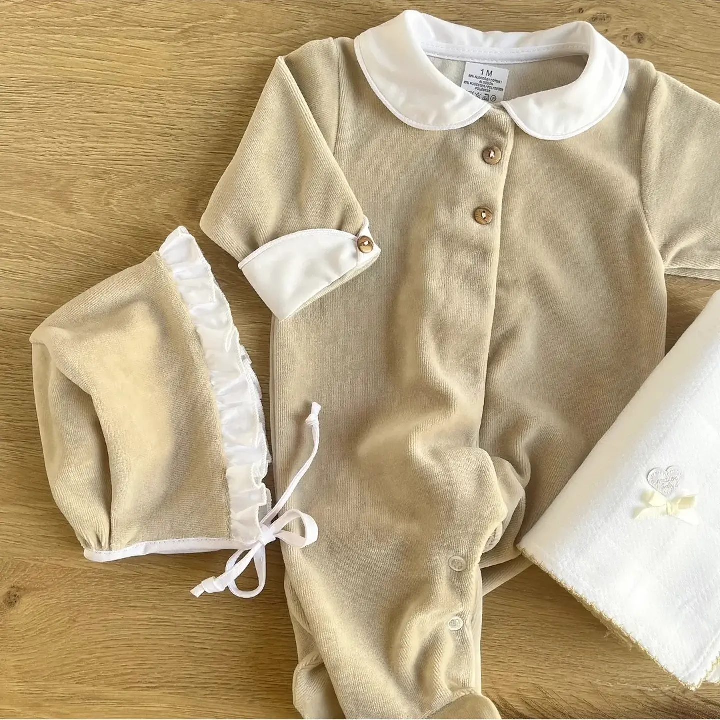 Babygrow de veludo com punho 17