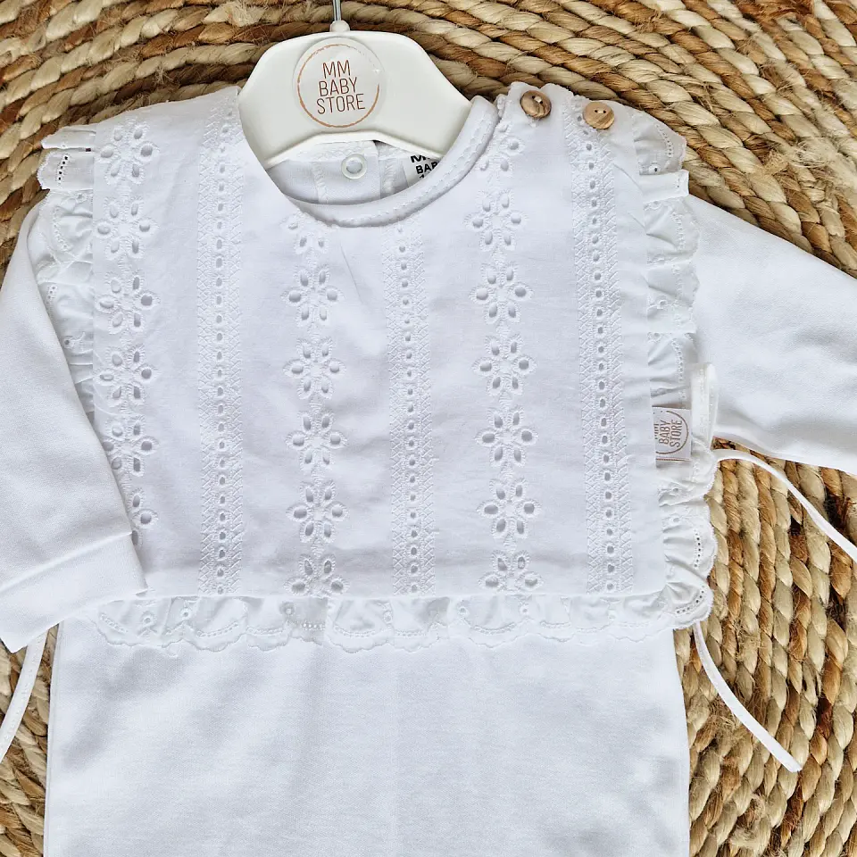 Babygrow de veludo com bibe Bordado Inglês 2
