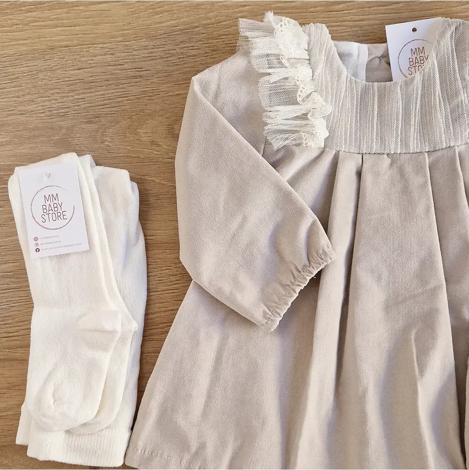 Vestido com renda, tule e tapa fraldas 6
