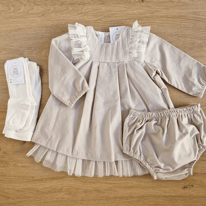 Vestido com renda, tule e tapa fraldas 7