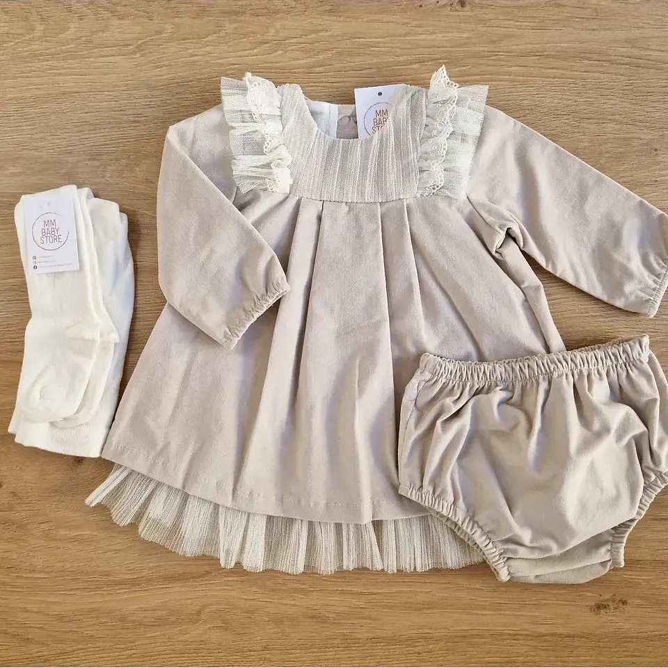 Vestido com renda, tule e tapa fraldas 7