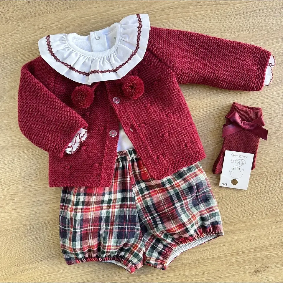 Conjunto de calções e casaquinho 7
