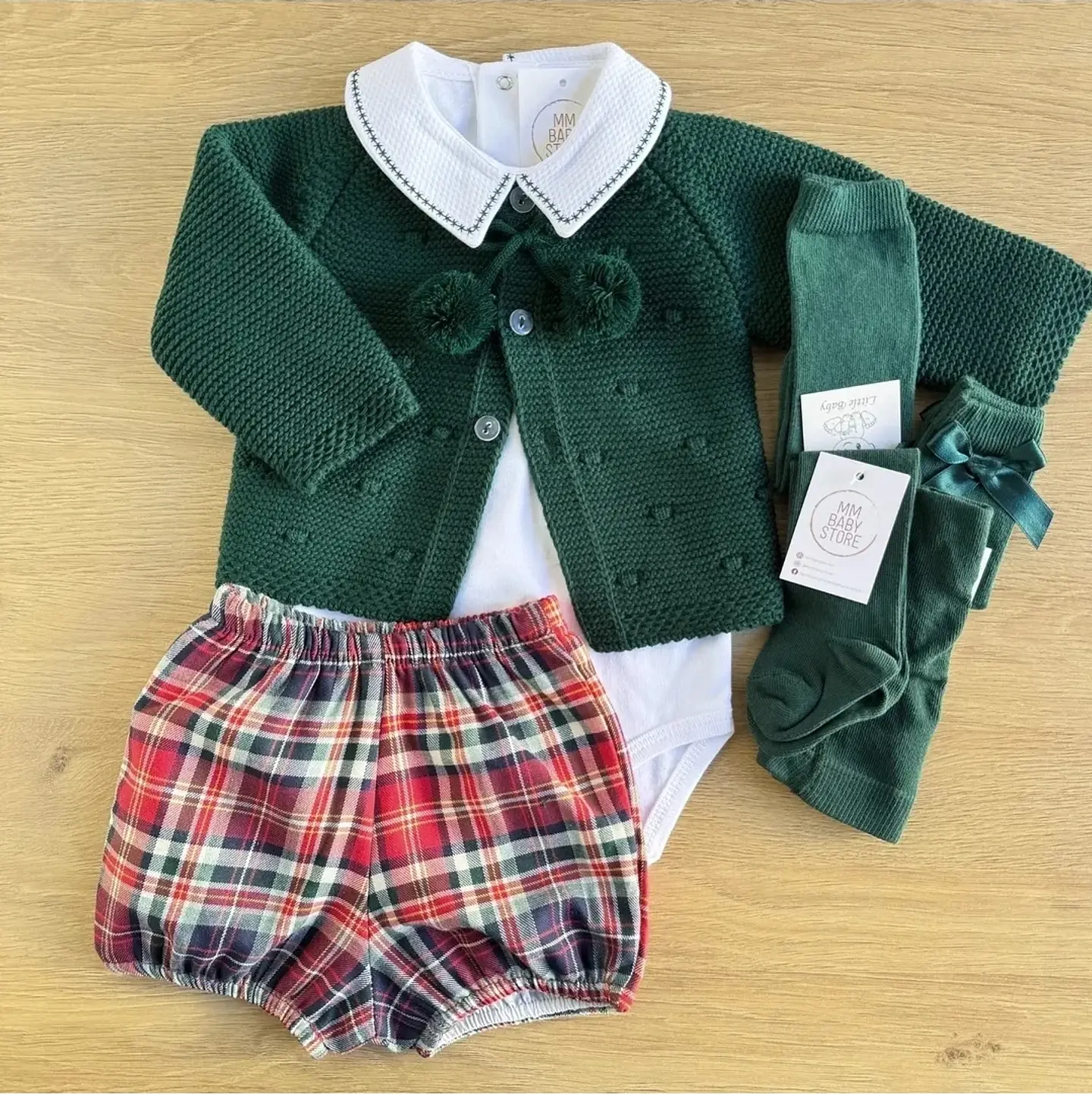 Conjunto de calções e casaquinho 9