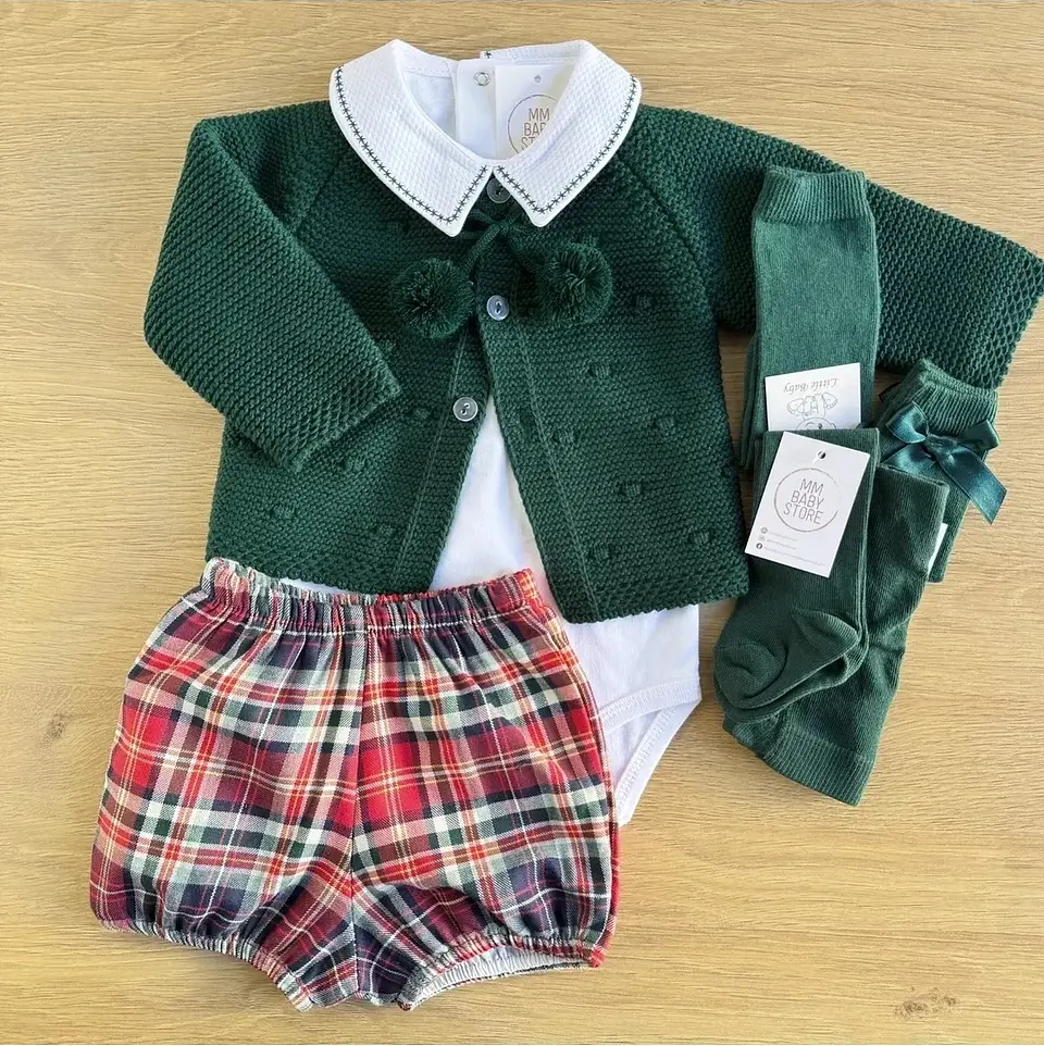 Conjunto de calções e casaquinho 9