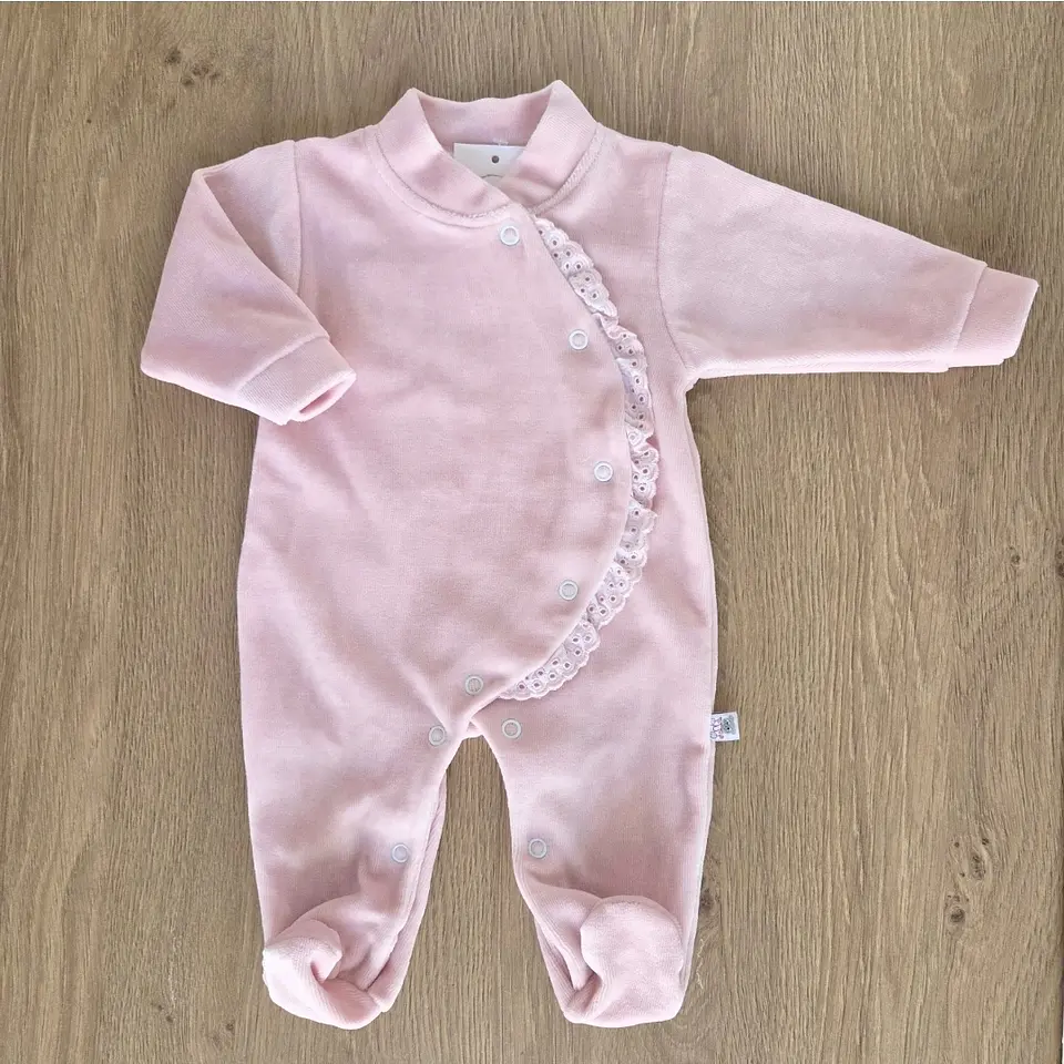 Babygrow com bordado inglês 1