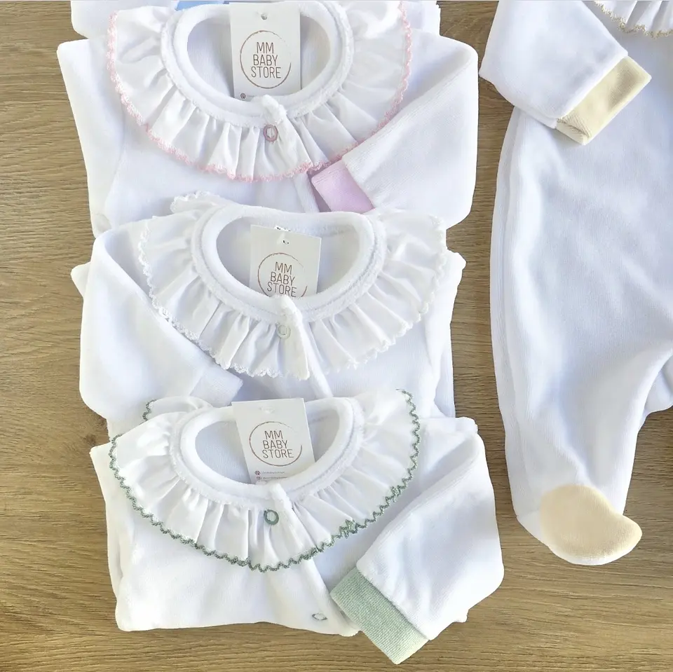 Babygrow em veludo com golinha 3