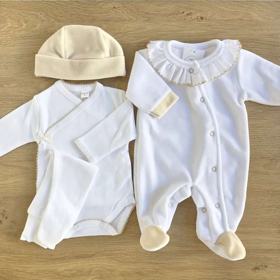 Babygrow em veludo com golinha 4