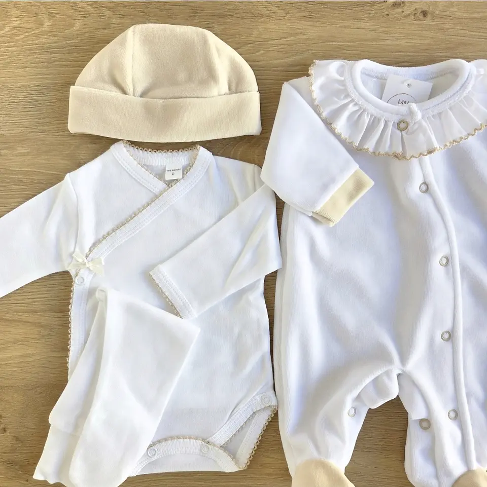 Babygrow em veludo com golinha 5