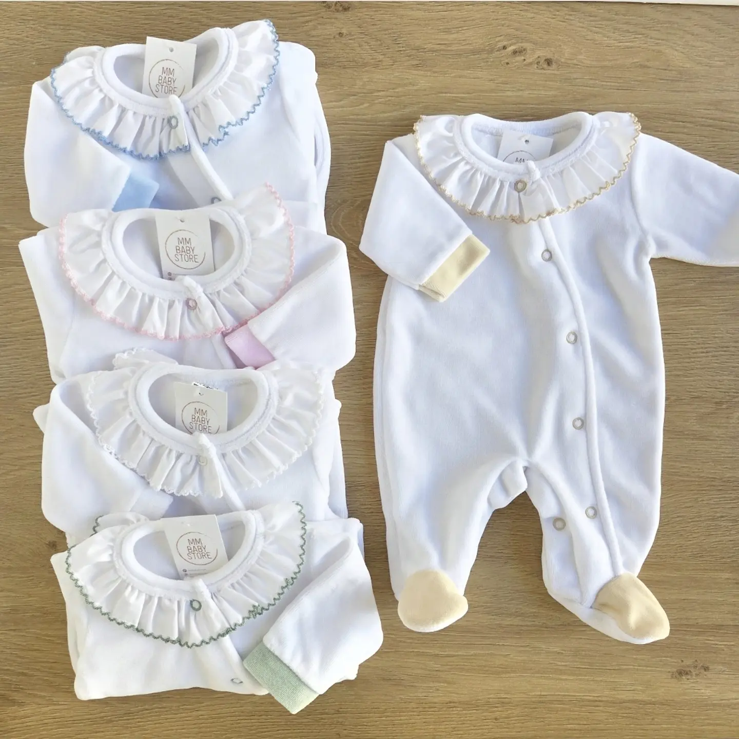 Babygrow em veludo com golinha 1