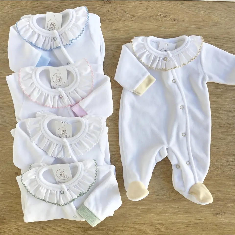 Babygrow em veludo com golinha 1