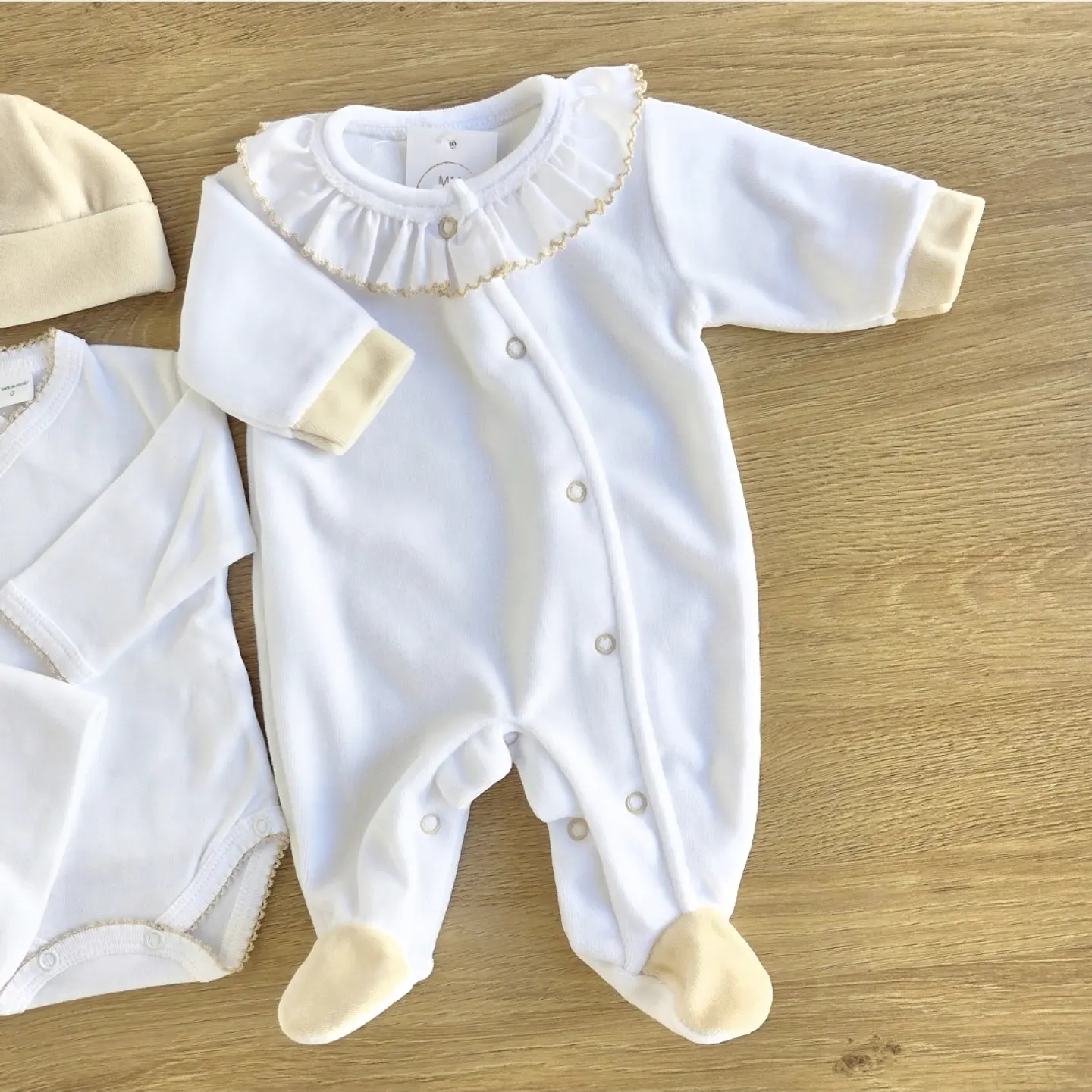 Babygrow em veludo com golinha 6
