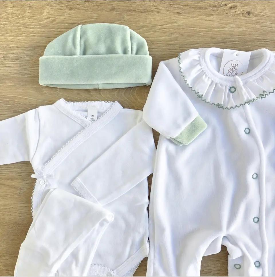 Babygrow em veludo com golinha 8