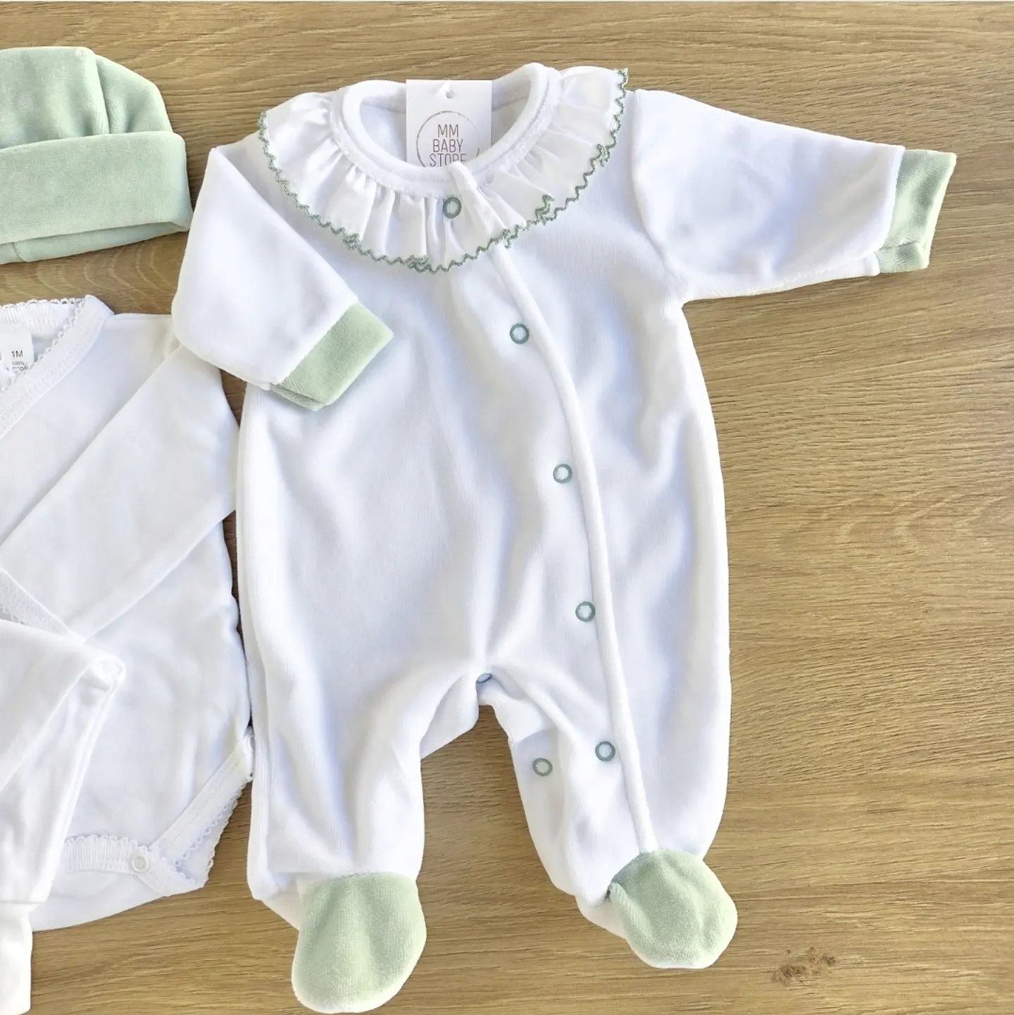 Babygrow em veludo com golinha 9