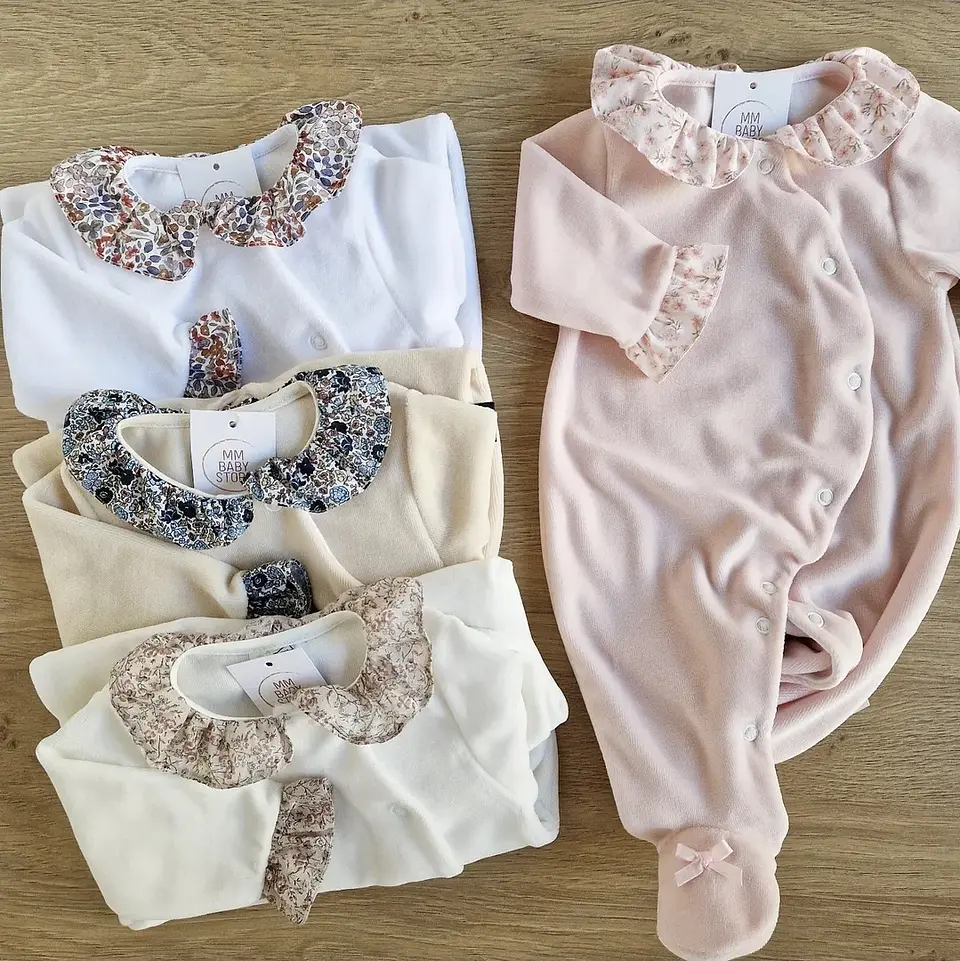 Babygrow com folhos 1