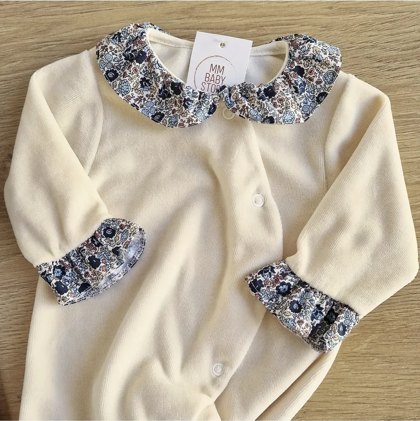 Babygrow com folhos 19