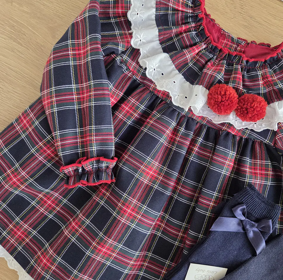 Vestido de xadrez com pompons 2