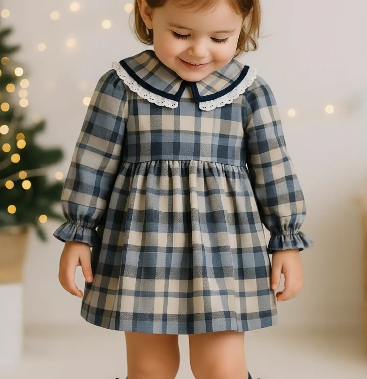 Vestido de xadrez com golinha com bordado 1