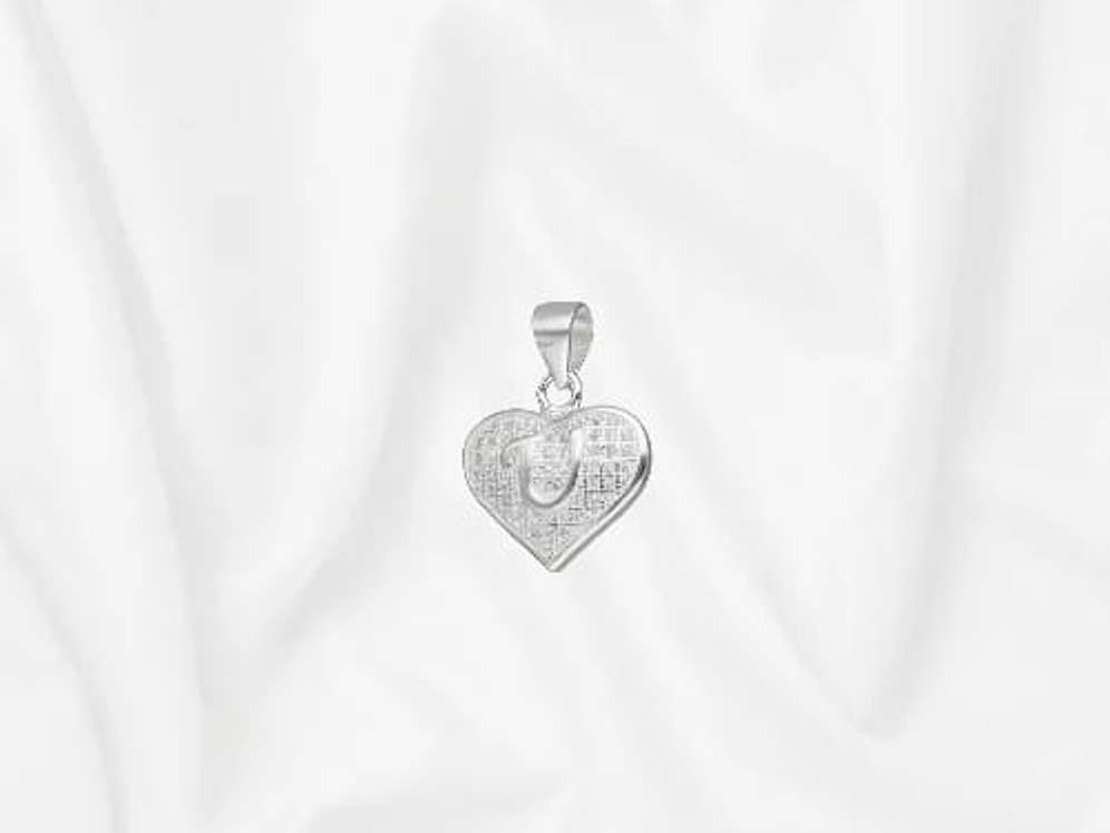 Colgante letra u corazón  1