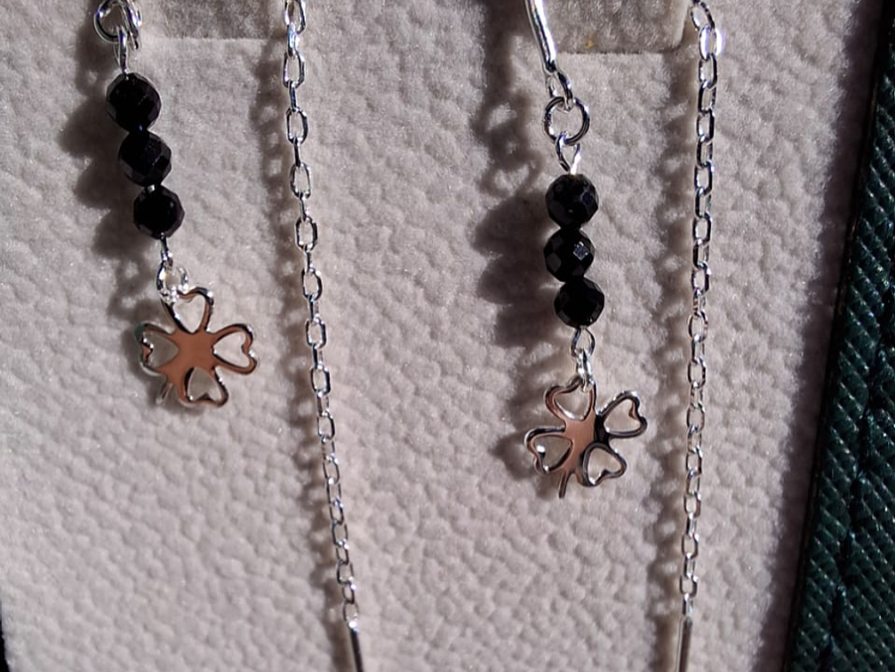 Aros Cadena con Serie de Cristales Negros y Trebol. 2