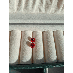 Aros Esfera Hecho con Cristal Swarovski Rojo 6mm.