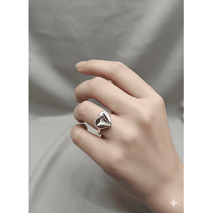 Anillo corazón relicario