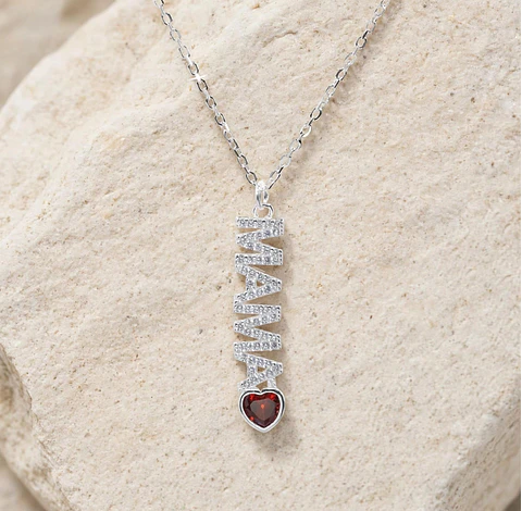 Collar dije Mamá con corazón de circon rojo