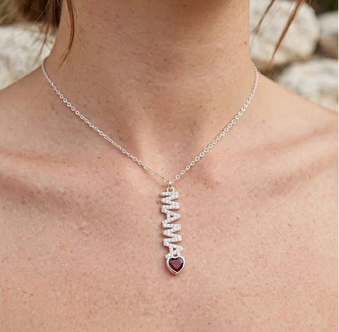 Collar dije Mamá con corazón de circon rojo