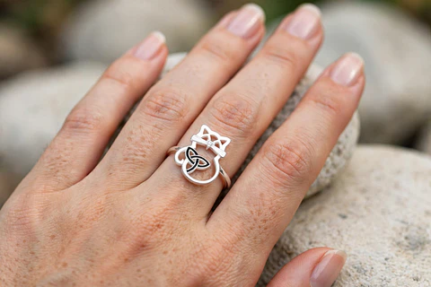 Anillo gatito circón triquetas